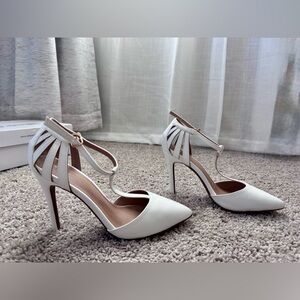 Dream Pairs Elegant White Stiletto Heels size 9